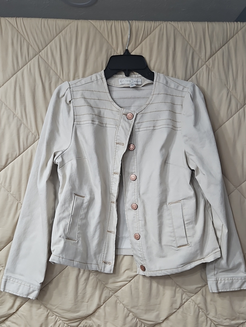 Women's Cream Button-Front Lightweight Jacket